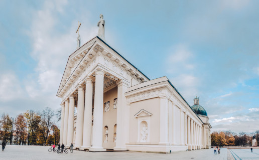 2_Katedra katedros ruduo pavasaris diena horizontali Walkable Vilnius.jpg